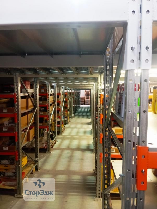 Первый этаж мезонина